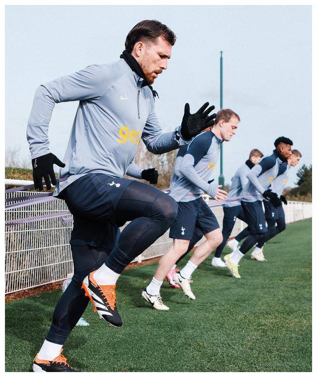 体育登录-豪强争霸赛场，实力强弱悬殊引人瞩目