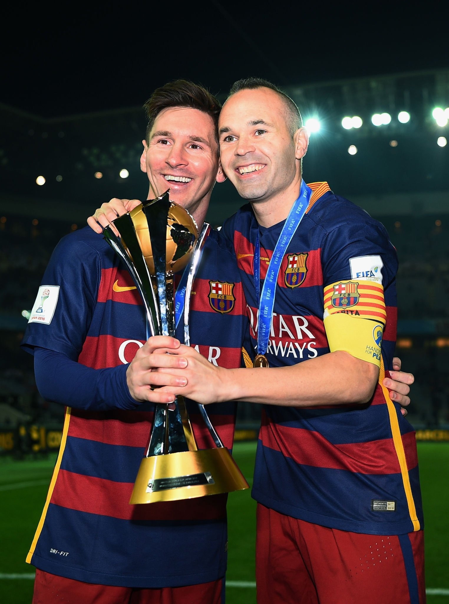 体育中国-梅西梅开二度，巴萨战胜对手